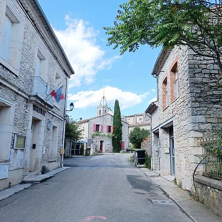 à Vacquières